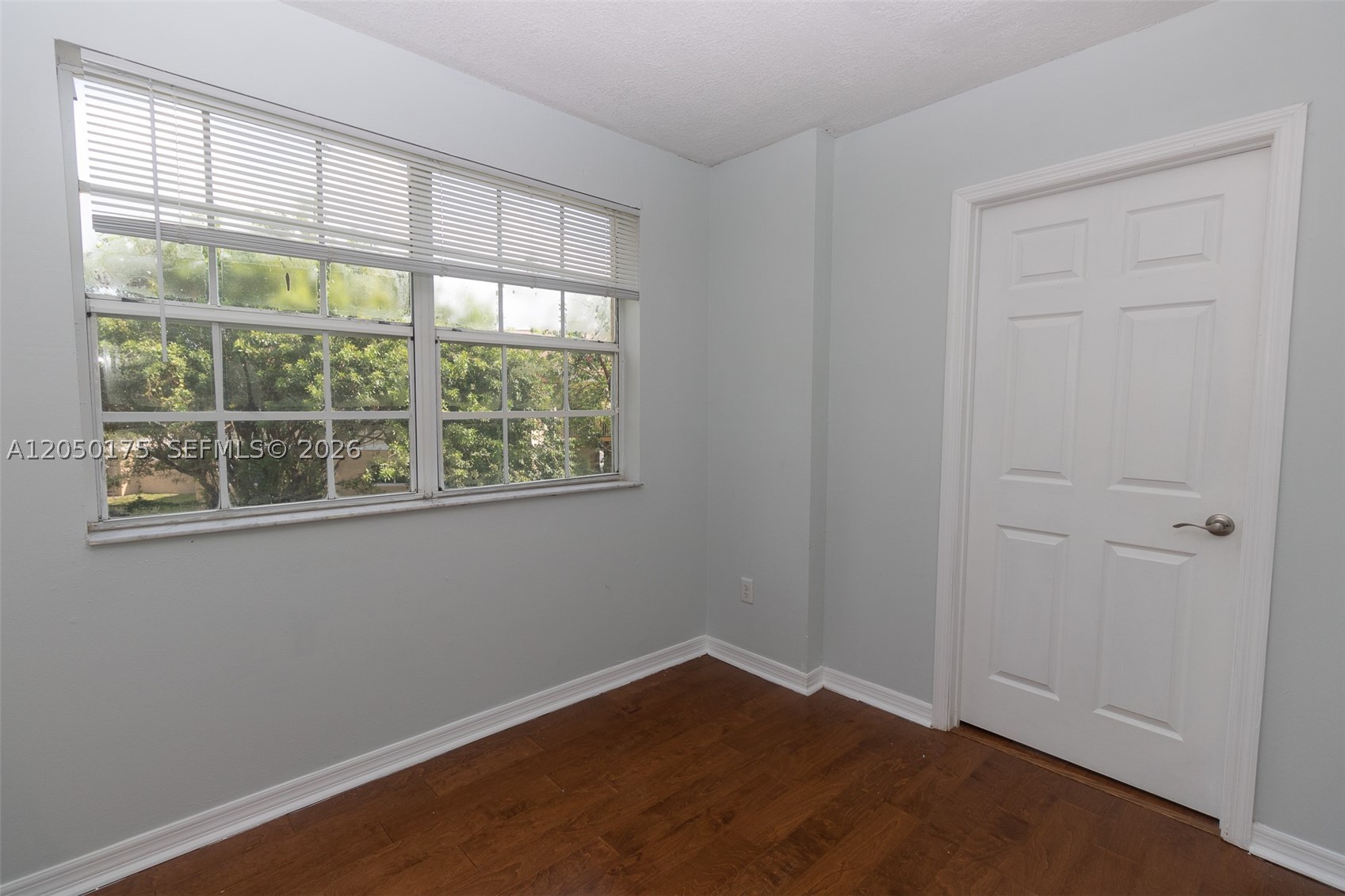 LA HACIENDA COUNTRY CLUB - Residential Lease