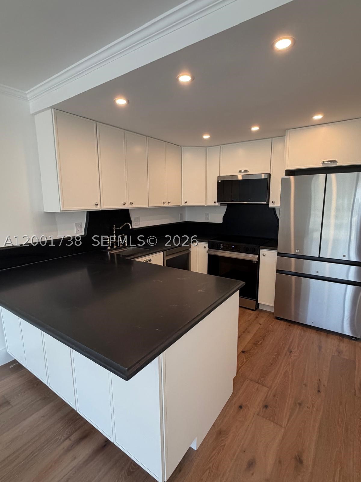 LAUDERDALE TOWER CONDO - Residential