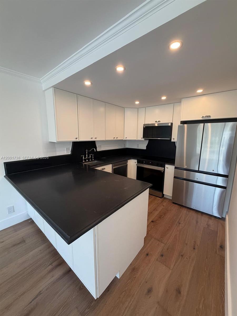 LAUDERDALE TOWER CONDO - Residential