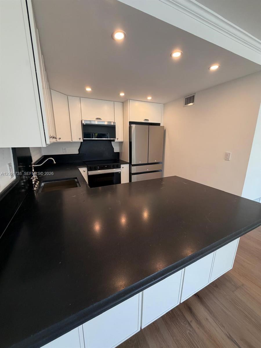 LAUDERDALE TOWER CONDO - Residential