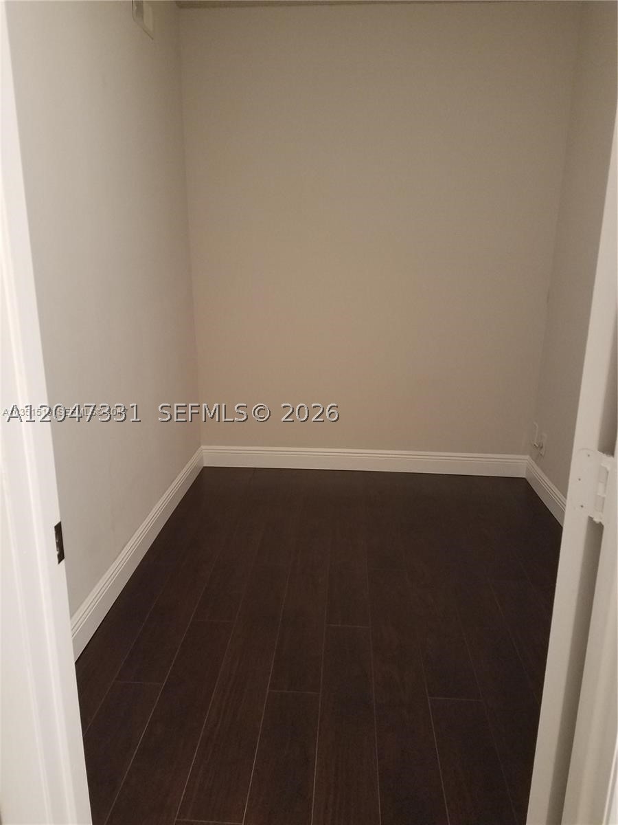RACQUET CLUB APTS AT BONA - Residential