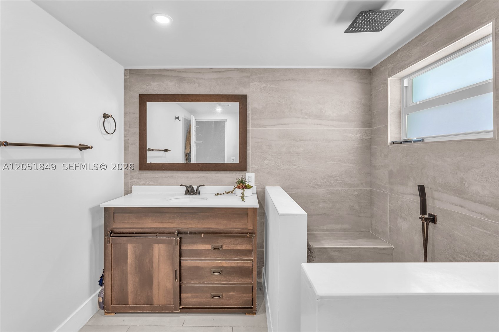 GOLDEN HIGHLANDS EST - Residential