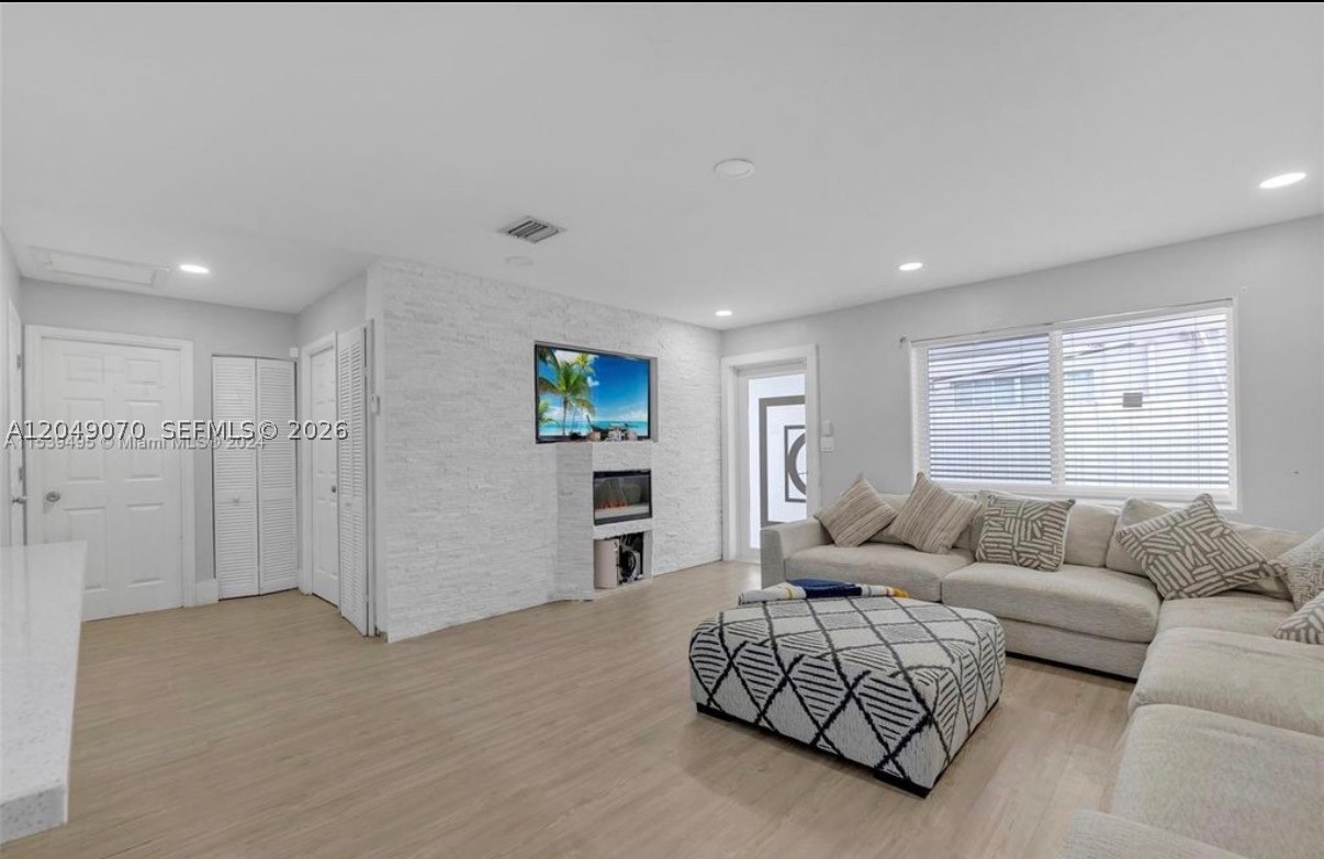 HIALEAH 9TH ADDN - Residential Income