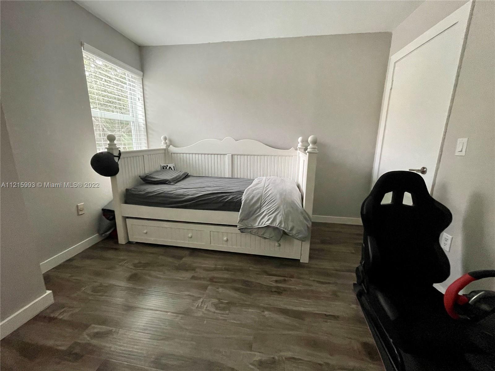 WESTLAKE VILLAGE PLAT - Residential Lease