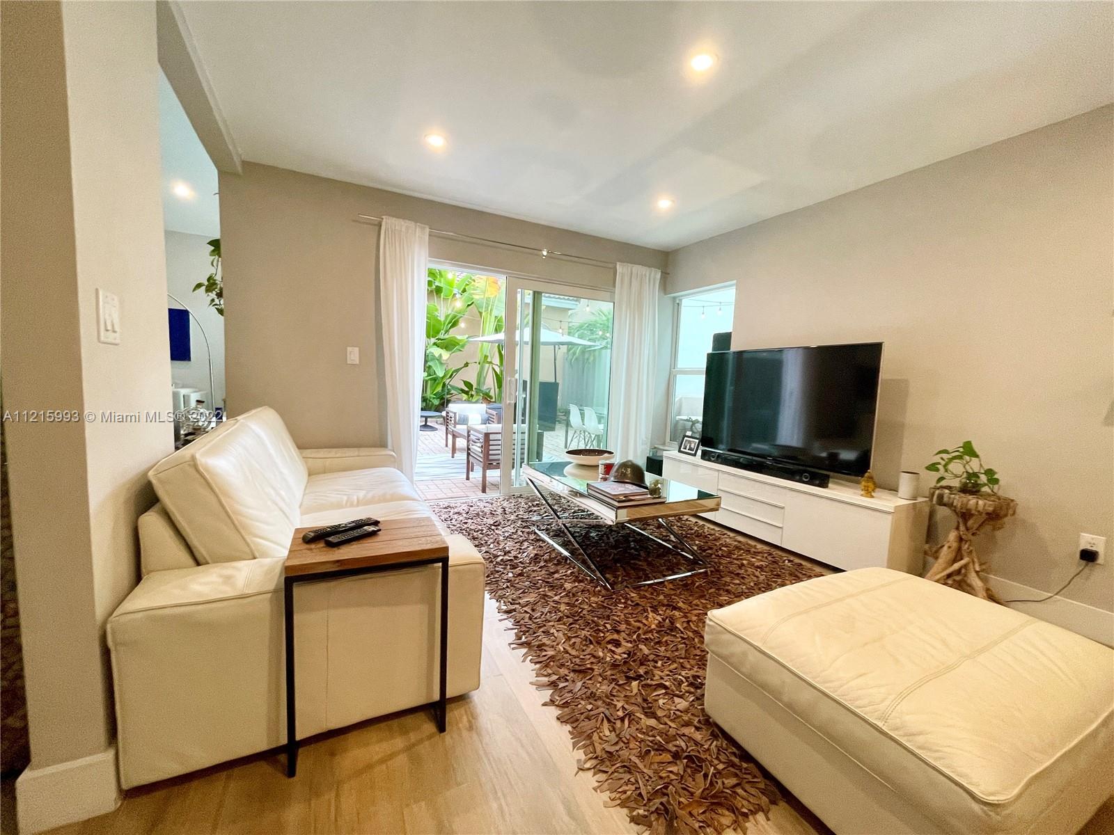 WESTLAKE VILLAGE PLAT - Residential Lease