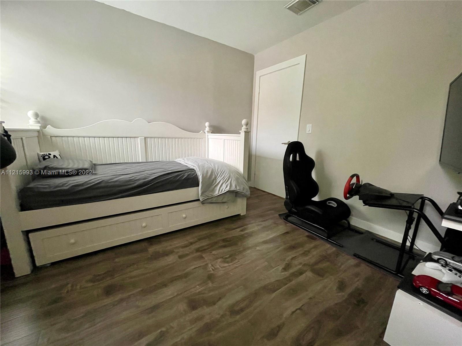 WESTLAKE VILLAGE PLAT - Residential Lease