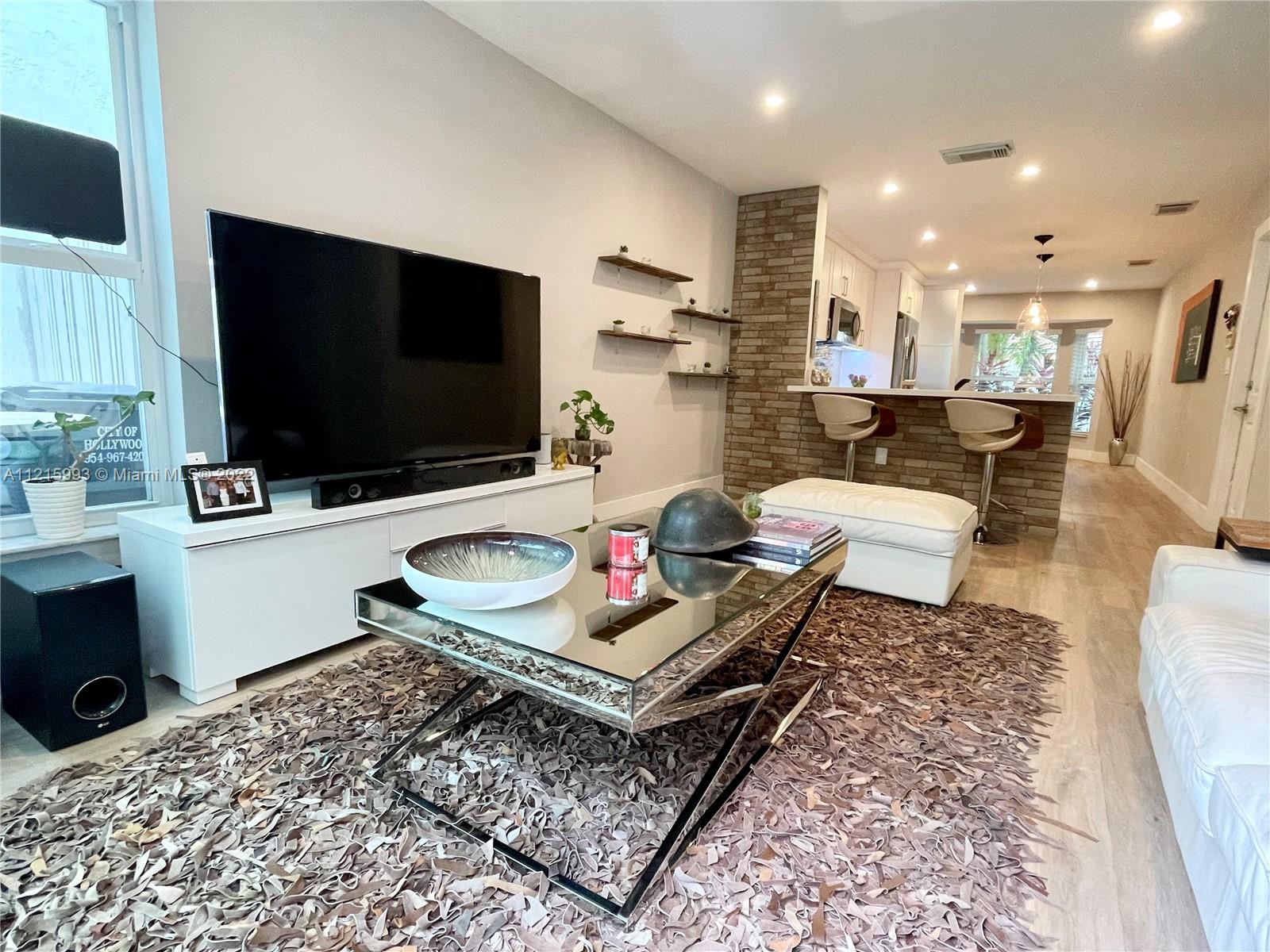 WESTLAKE VILLAGE PLAT - Residential Lease