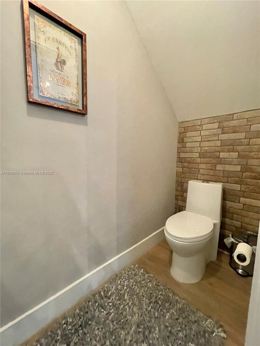 WESTLAKE VILLAGE PLAT - Residential Lease