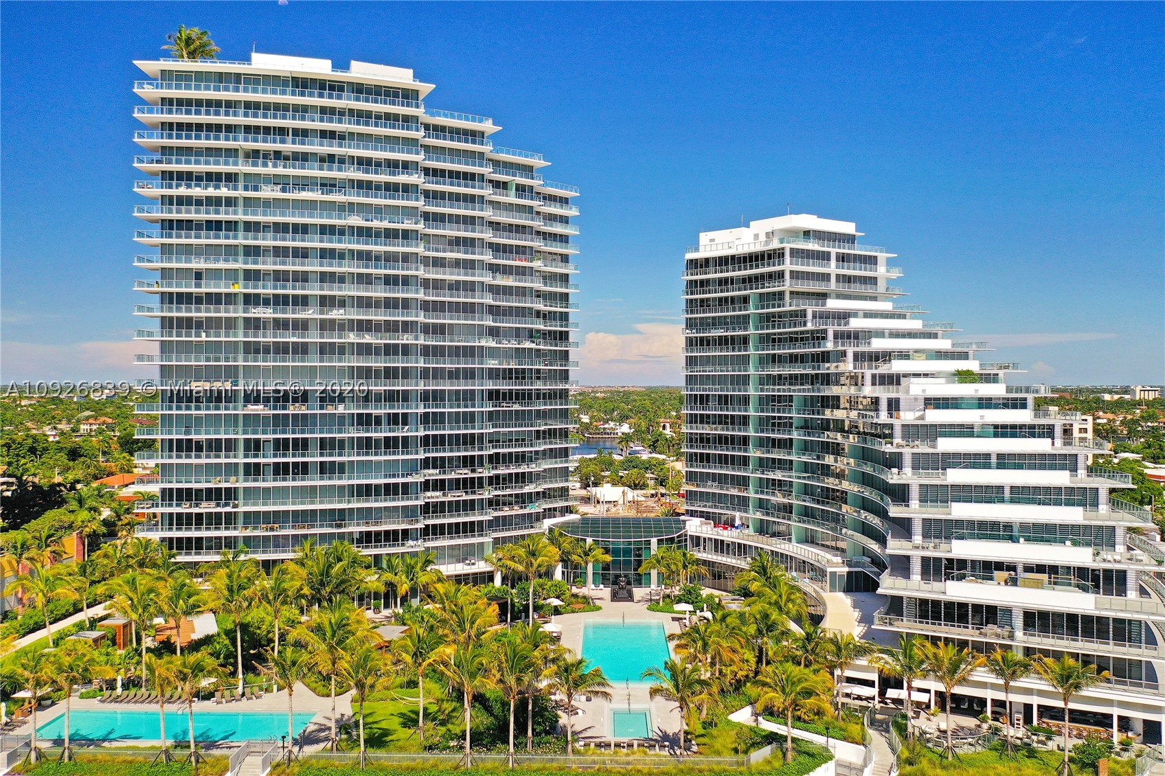 Fully finished and furnished by Interiors by Steven G., this 4 bedroom/ 5 bathroom developer residence is truly one of a kind! Resting directly on 450 linear feet of pristine beachfront in Fort Lauderdale, Auberge Beach Residences & Spa showcases its iconic architecture and exquisite designs crafted by Nichols Brosch Wurst & Associates. This stunning flow-through residence offers spectacular ocean, city and Intracoastal views.