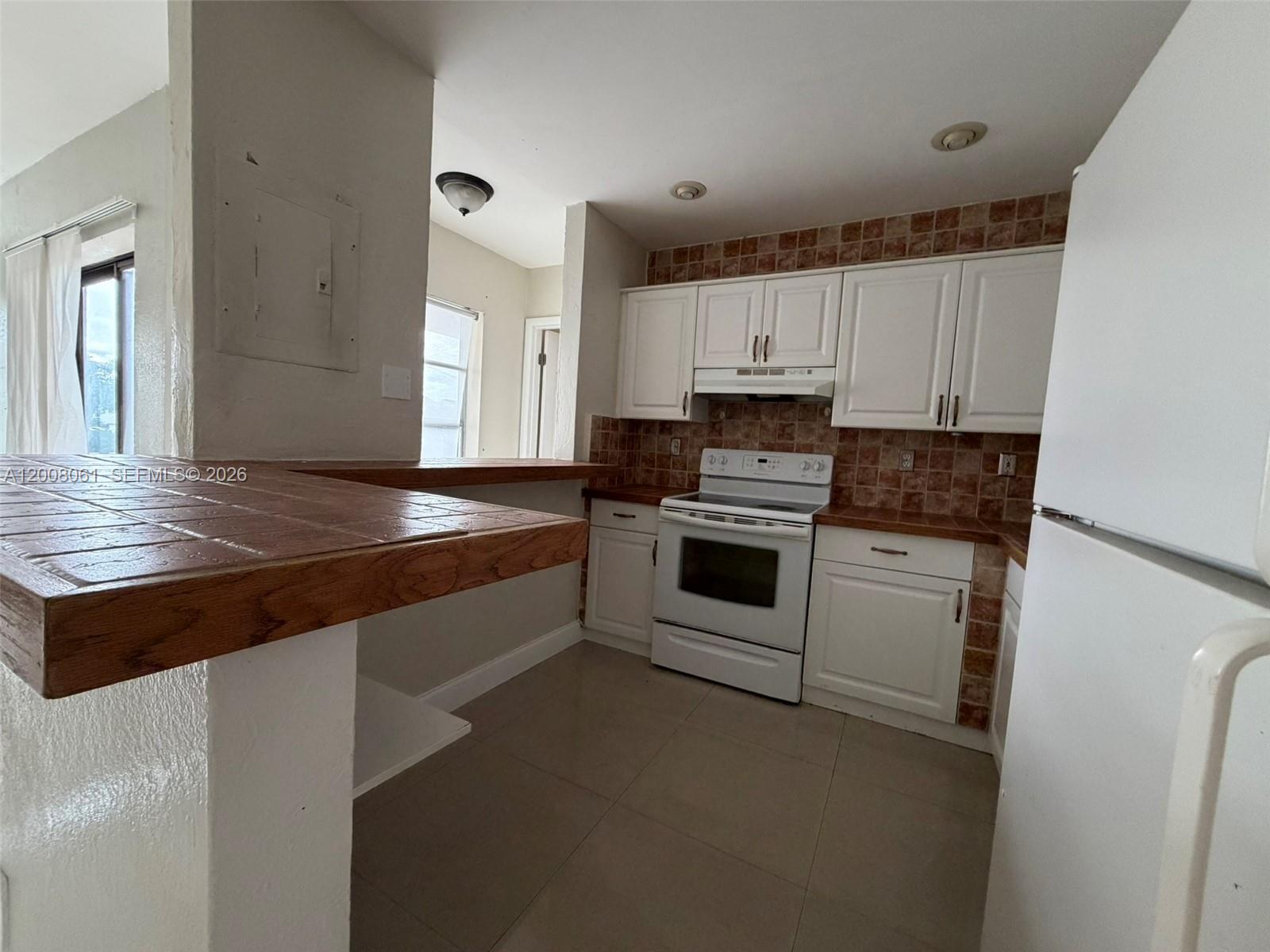 LAKEVIEW GARDENS AT MIAMI - Residential