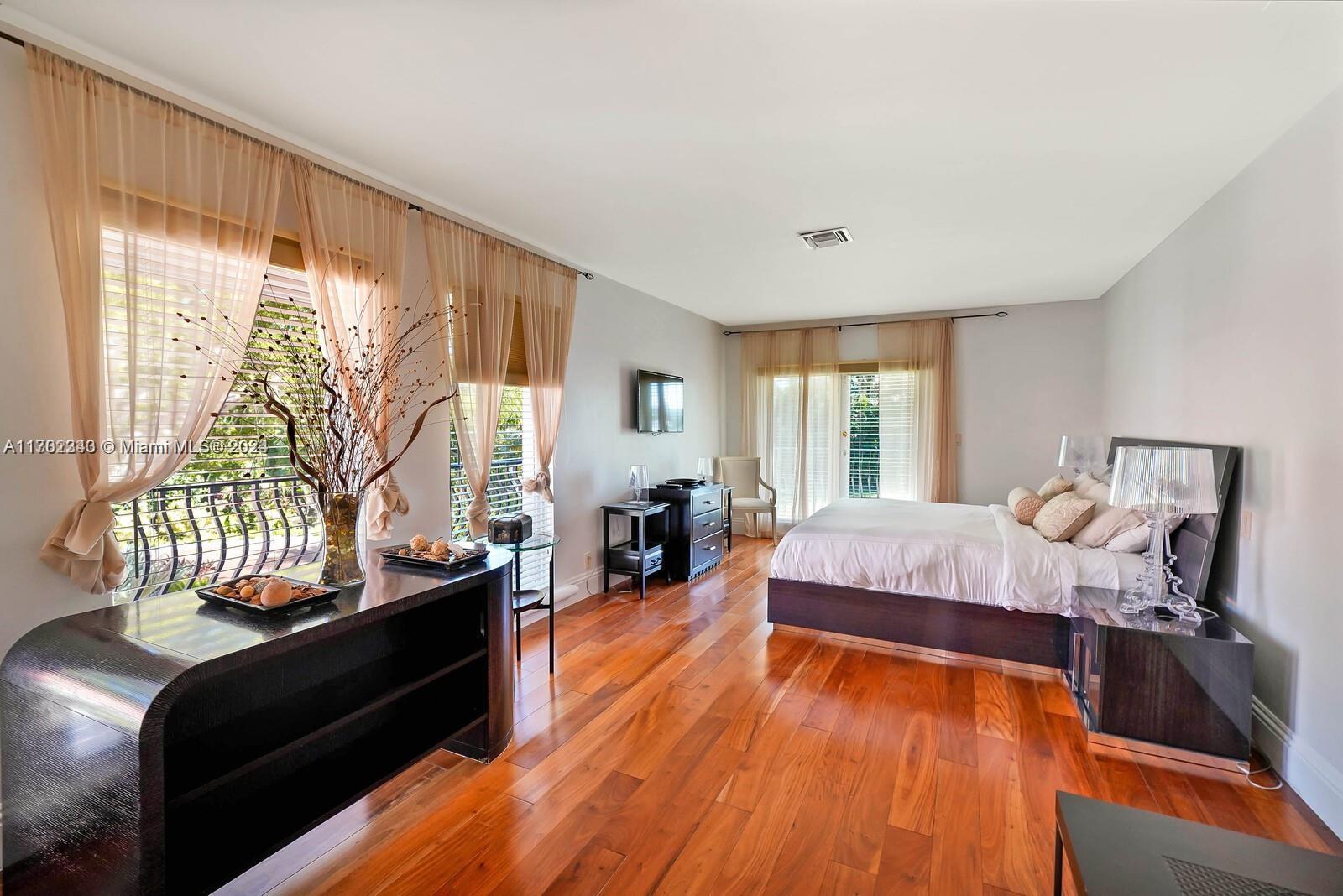 MERRITT ISLE - Residential