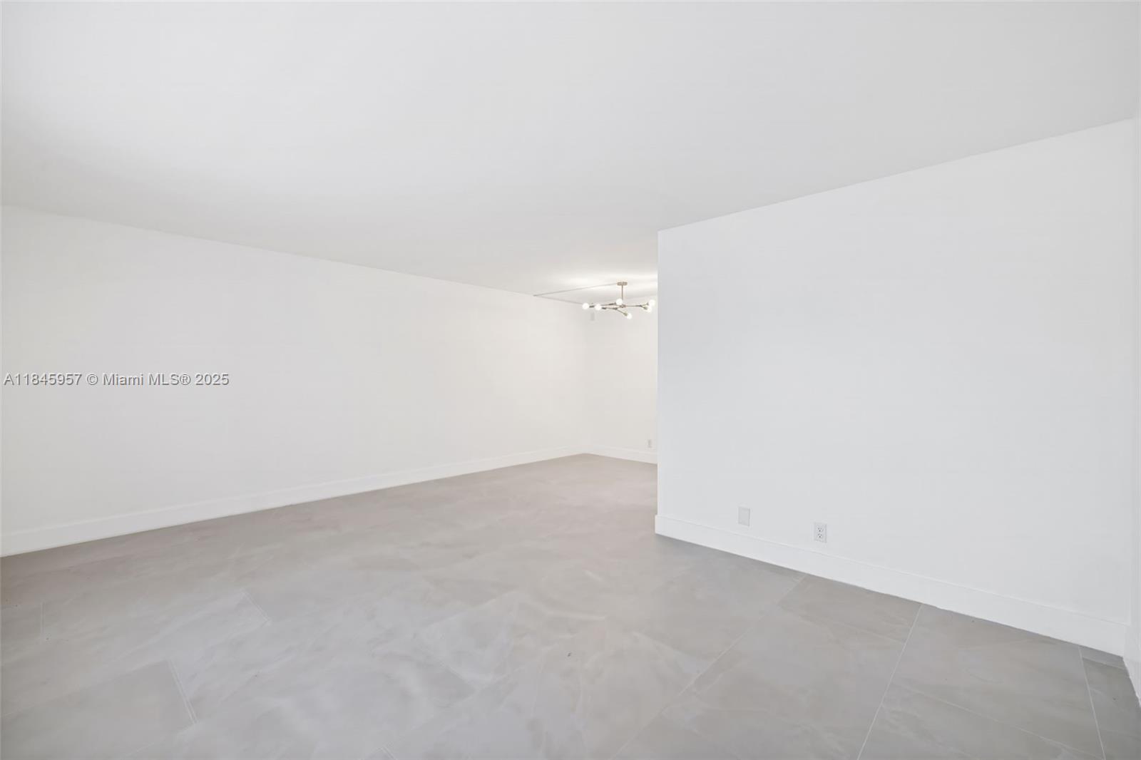 KINGSLEY AT CENTURY VILLA - Residential