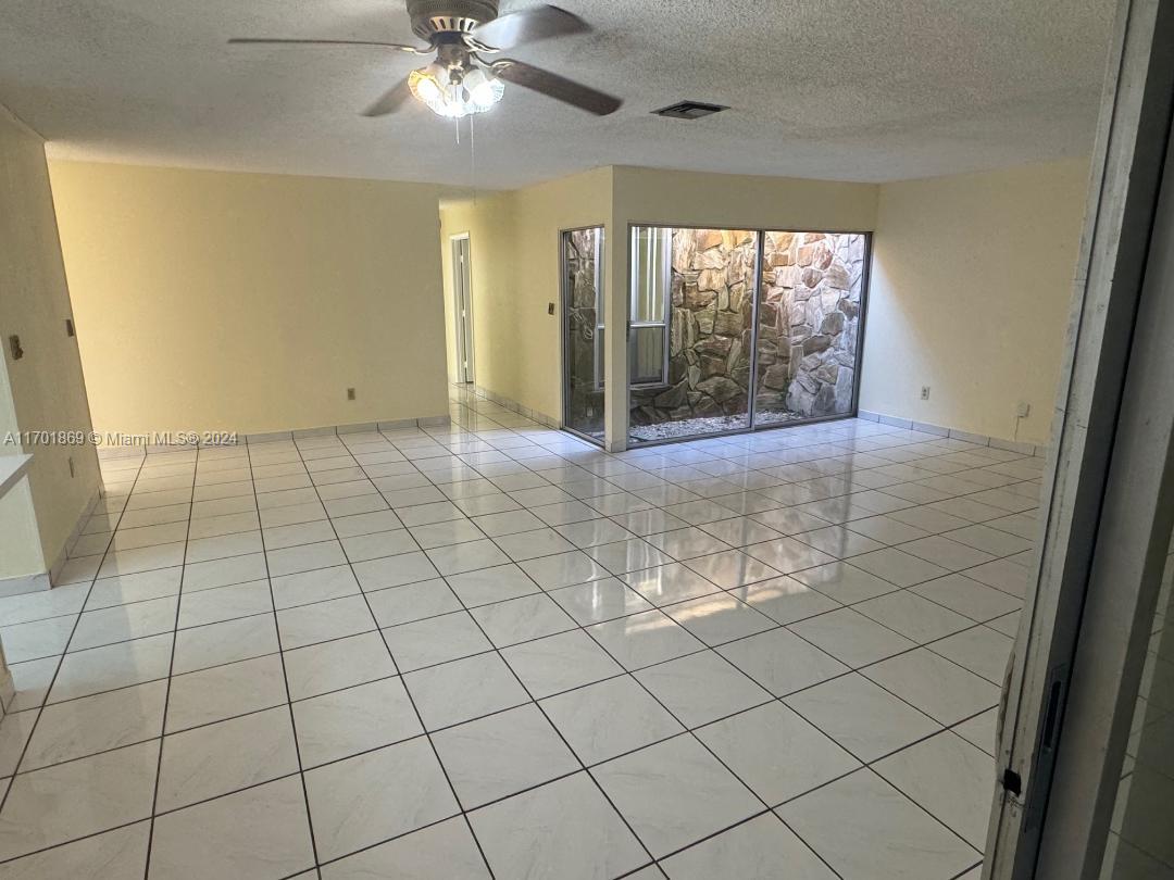 PALM SPRINGS VILLAS SOUTH - Residential Lease