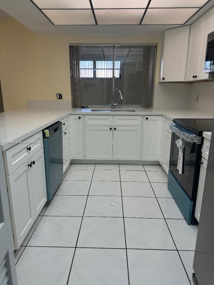 PALM SPRINGS VILLAS SOUTH - Residential Lease