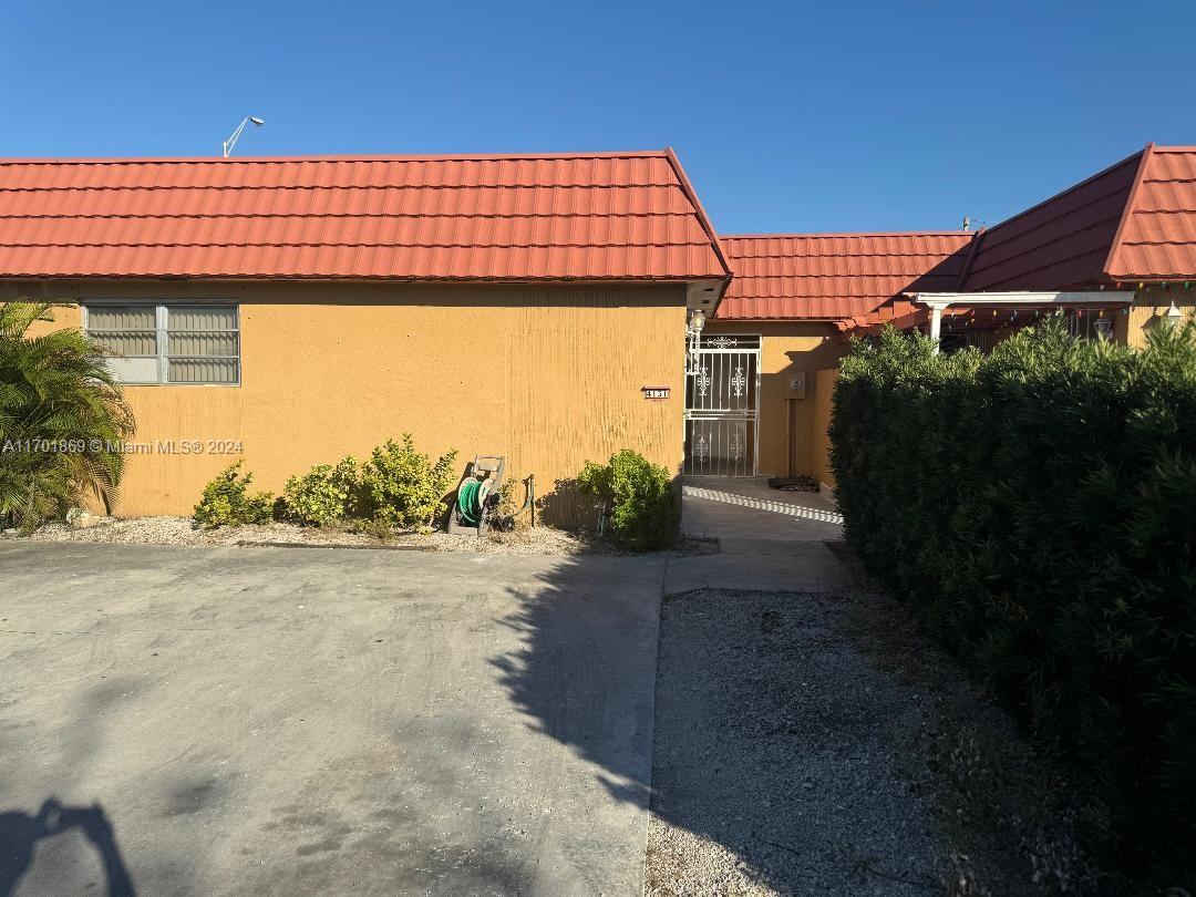 PALM SPRINGS VILLAS SOUTH - Residential Lease