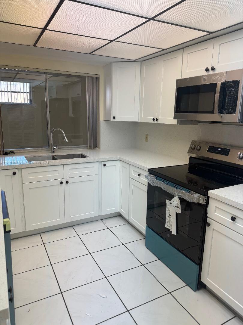 PALM SPRINGS VILLAS SOUTH - Residential Lease