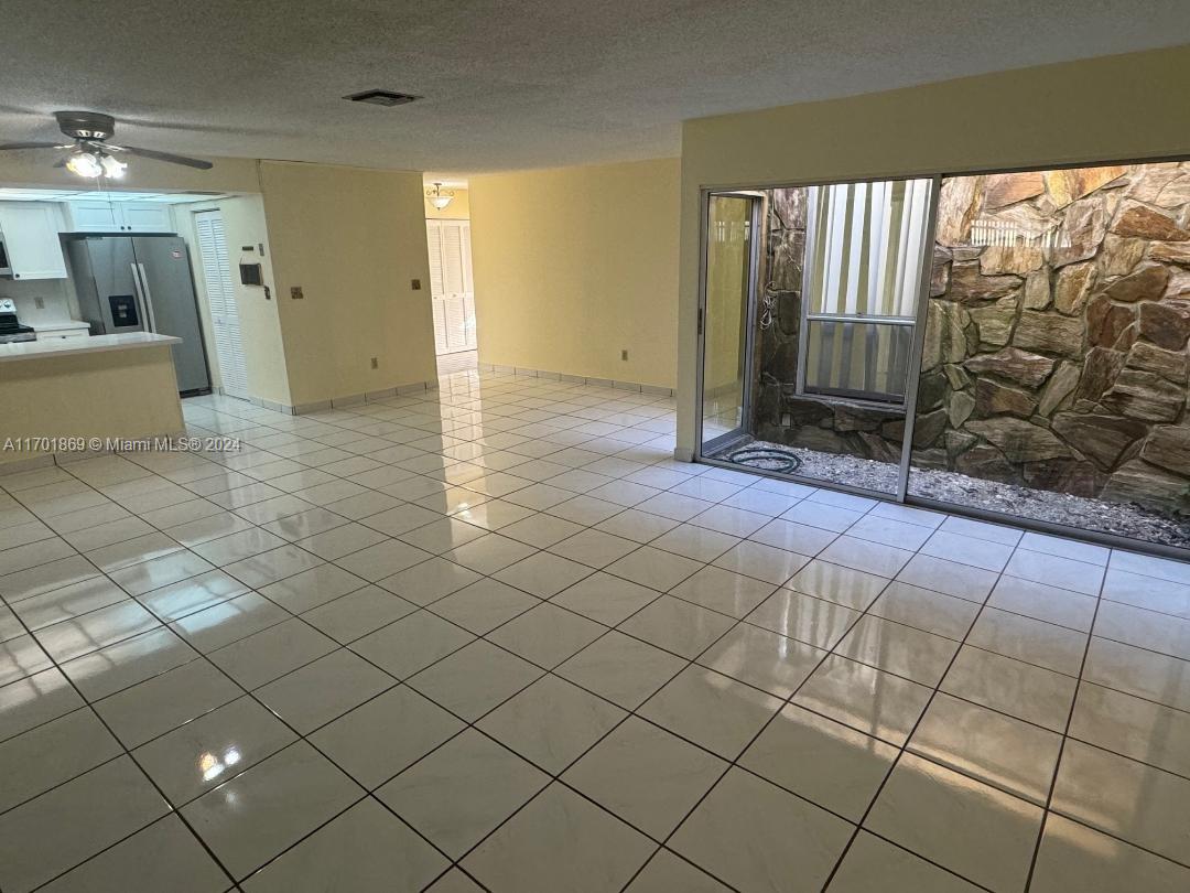 PALM SPRINGS VILLAS SOUTH - Residential Lease