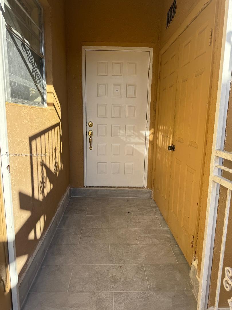 PALM SPRINGS VILLAS SOUTH - Residential Lease