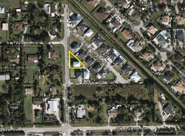 TRIANGLE OAKS - Residential
