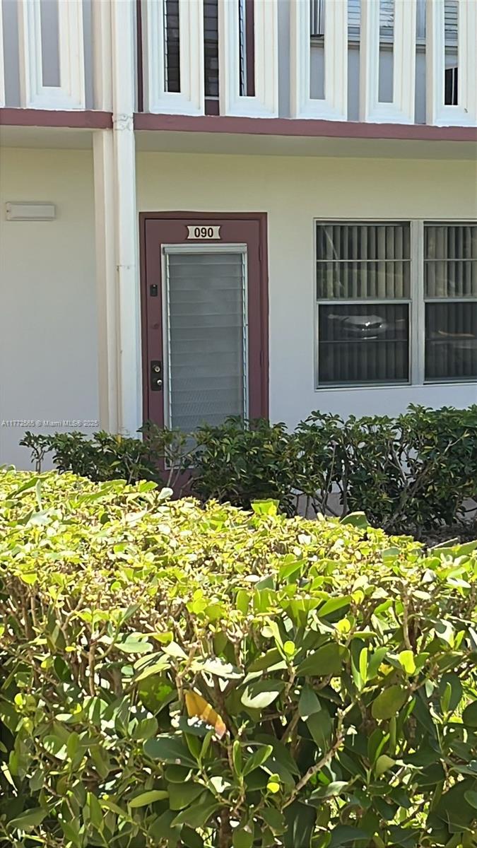 Please send all offers to listing agent by TEXT OR EMAIL.

Unit is also on rent.
