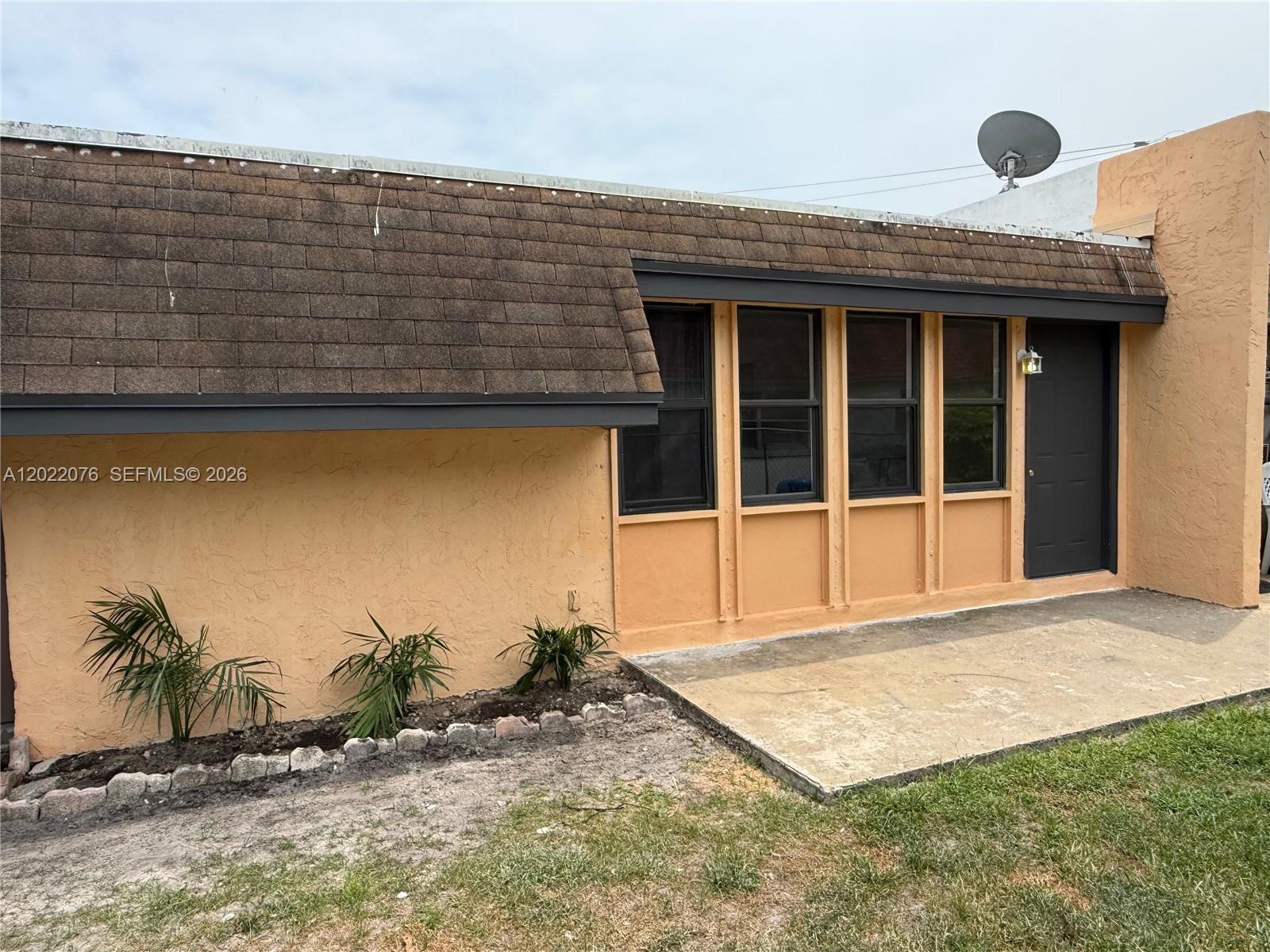 Do not miss this opportunity! No HOA. This home has been completely remodeled,2bd/1ba, new kitchen, new bathrooms, new flooring, painting and much more. Ideal for first time homebuyers or first time investors. Near restaurants, bars, shopping centers and many fort lauderdale attractions