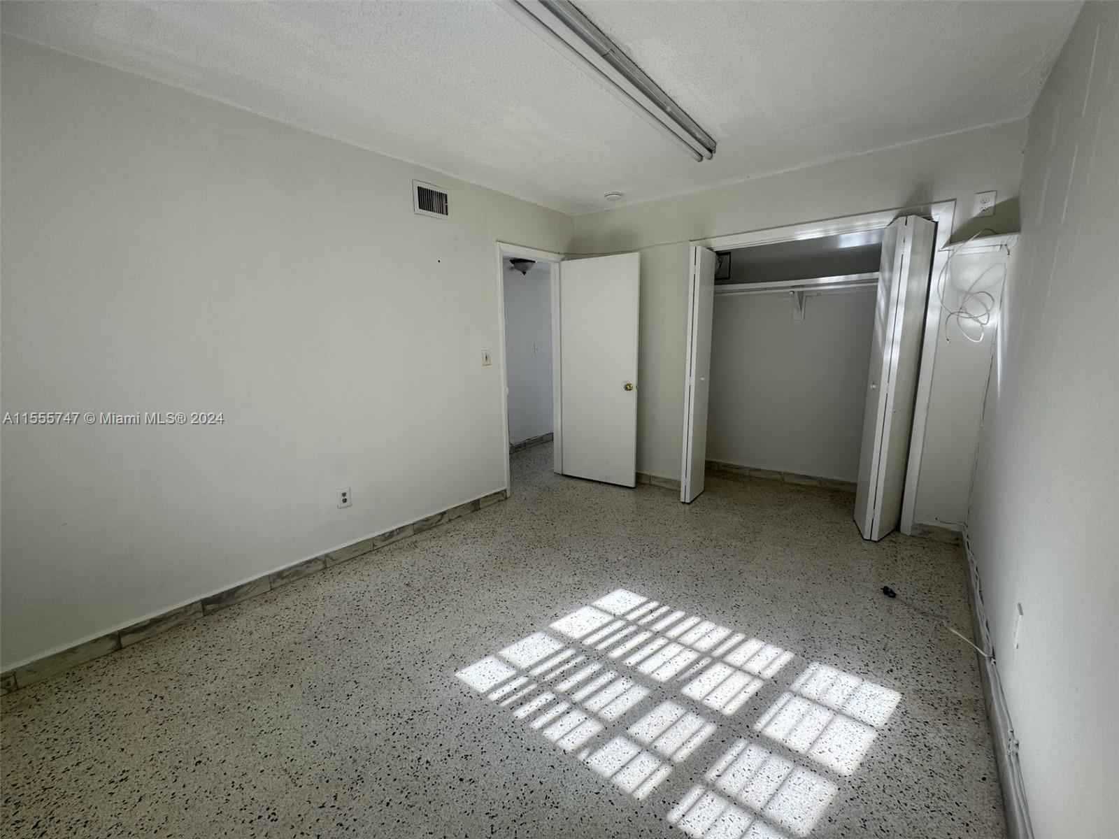 HIALEAH HOMESITES 1ST ADD - Residential Lease