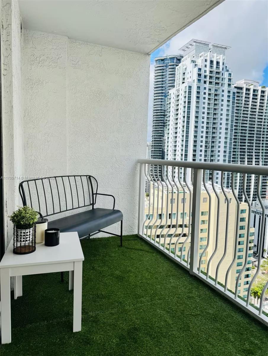 THE CLUB AT BRICKELL BAY - Residential Lease