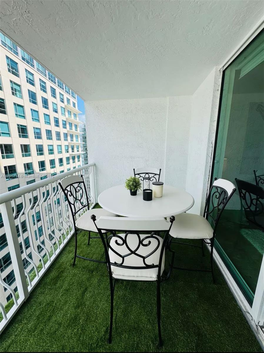THE CLUB AT BRICKELL BAY - Residential Lease