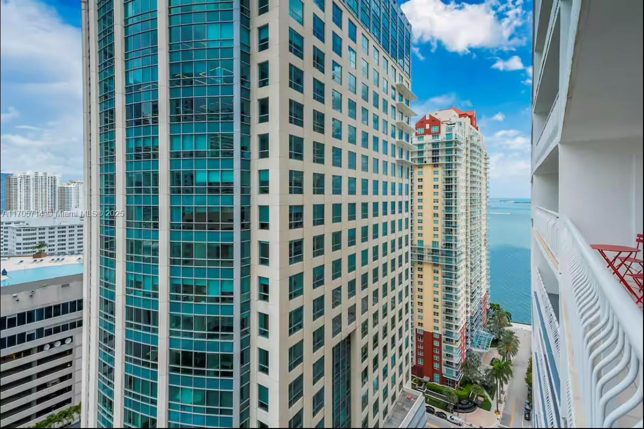 THE CLUB AT BRICKELL BAY - Residential Lease