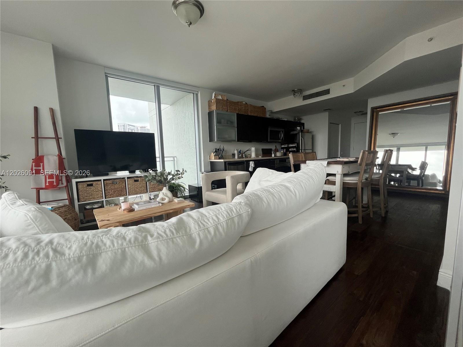 IVY CONDO - Residential Lease