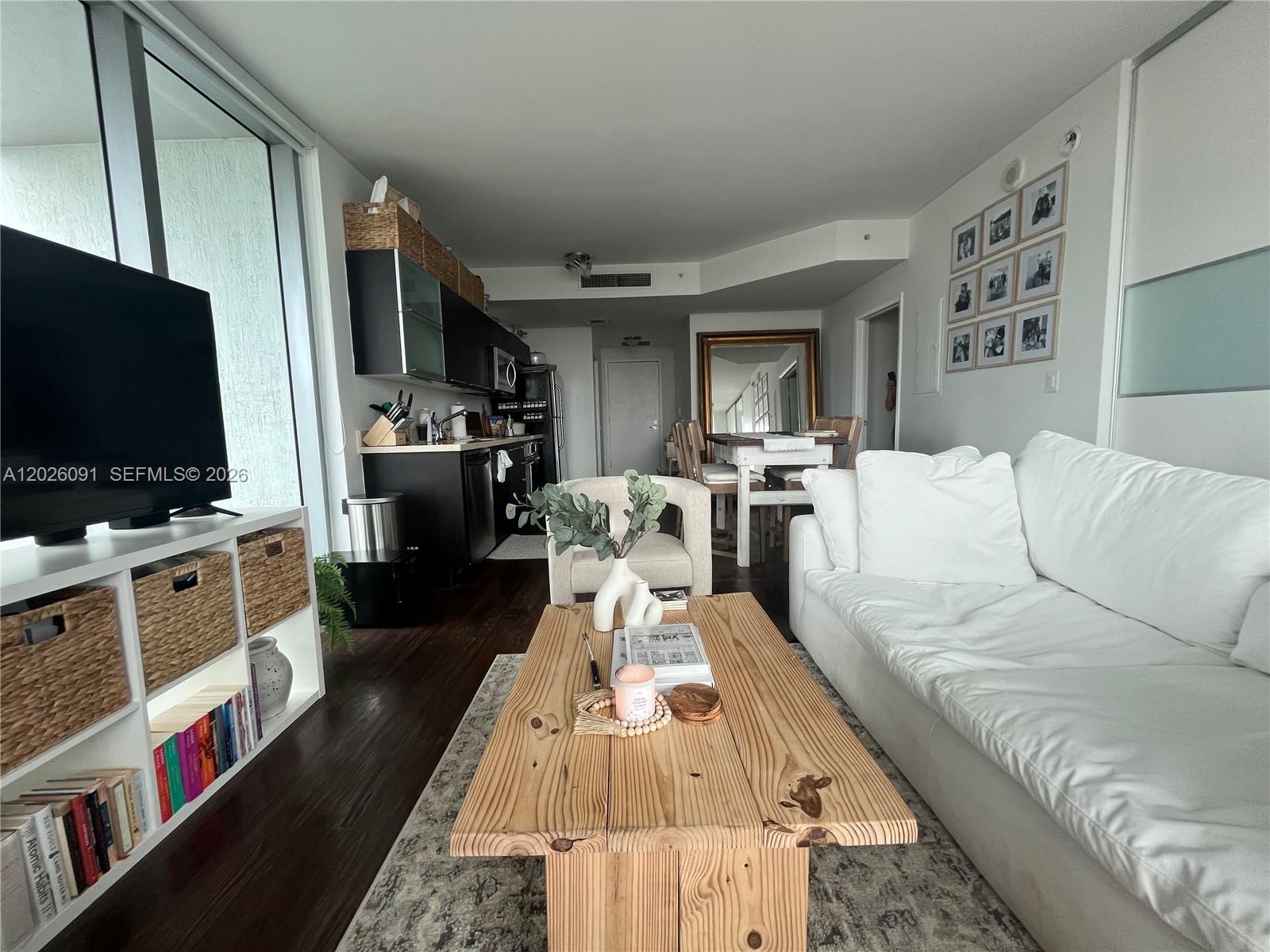 IVY CONDO - Residential Lease