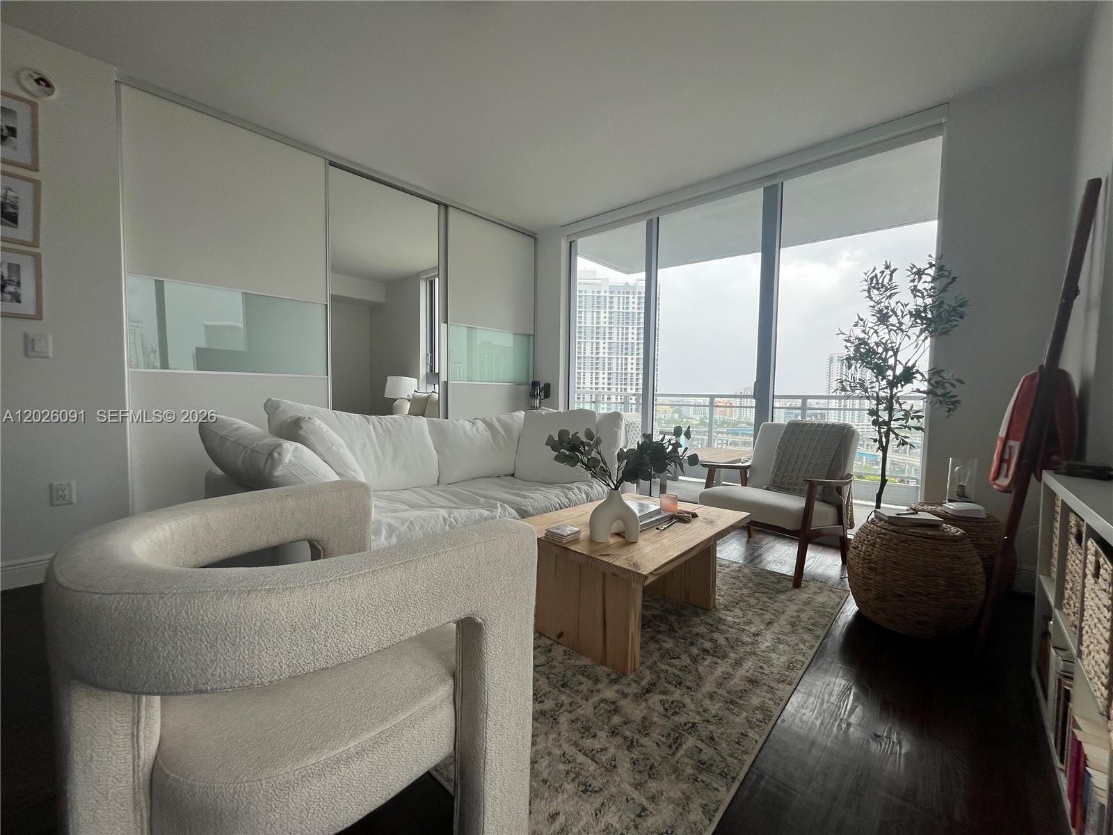 IVY CONDO - Residential Lease