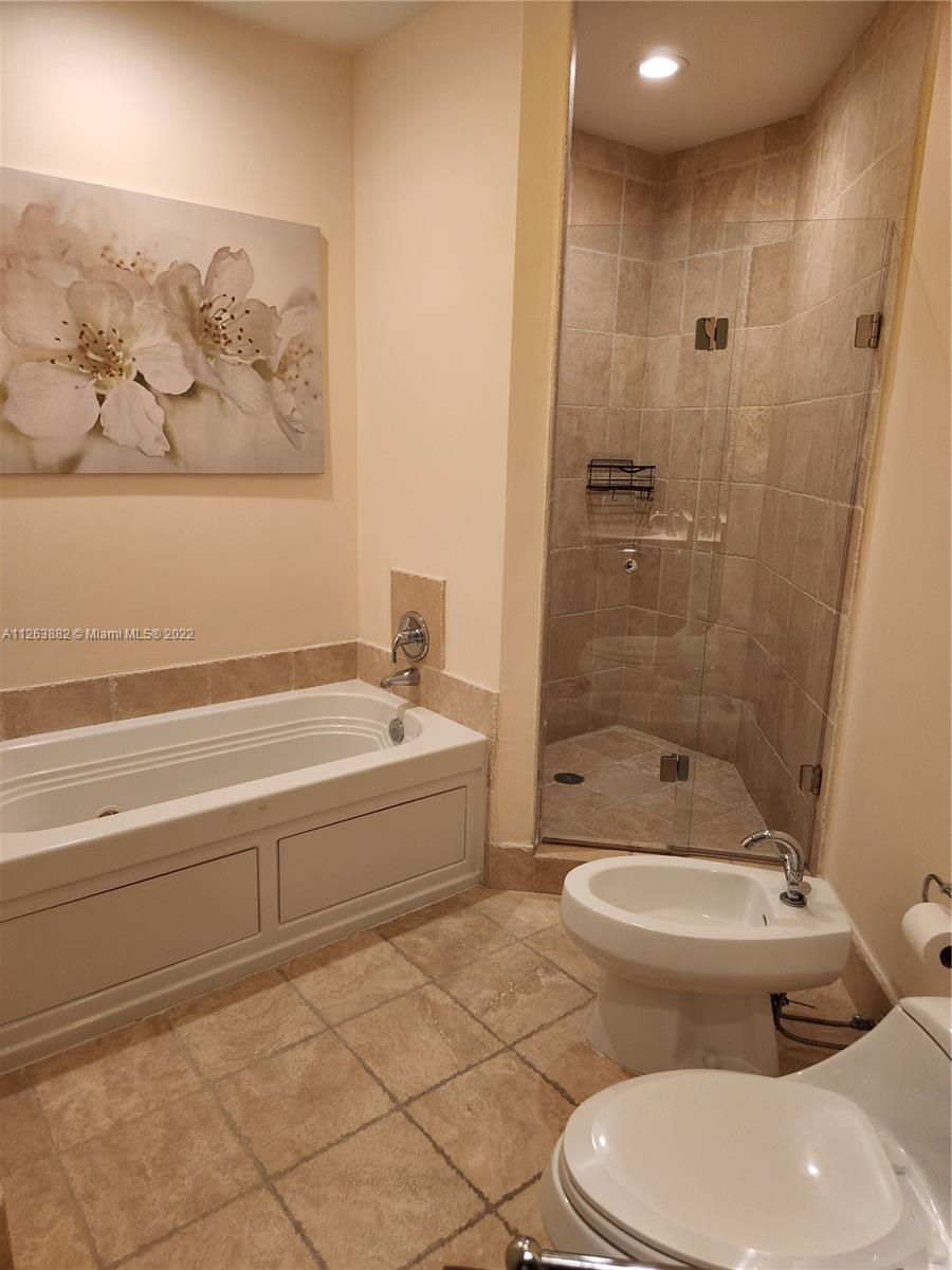 TRUMP ROYALE CONDO - Residential Lease