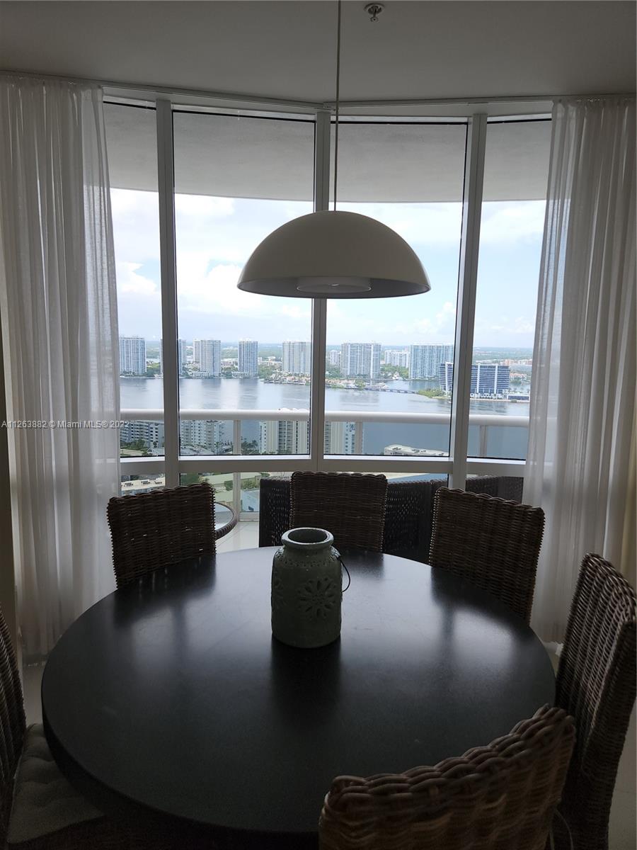 TRUMP ROYALE CONDO - Residential Lease