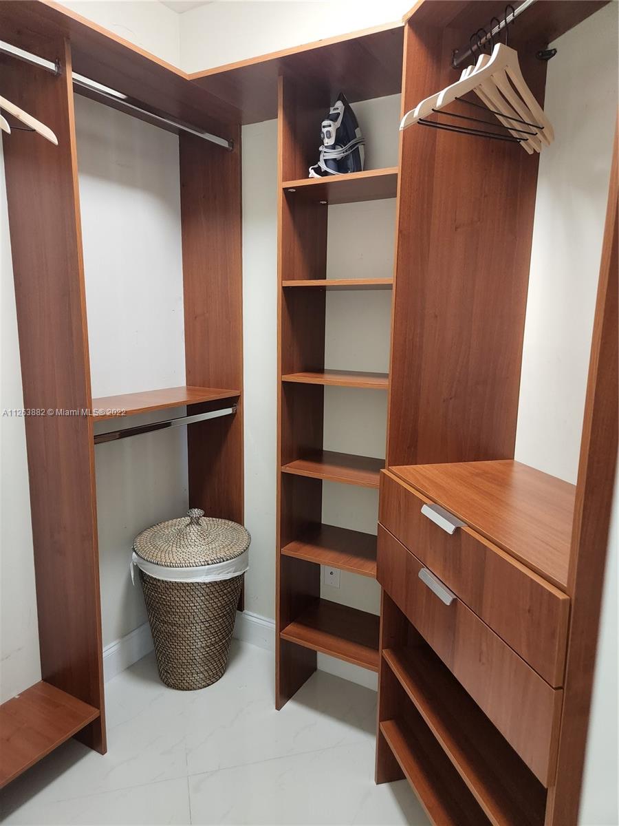 TRUMP ROYALE CONDO - Residential Lease