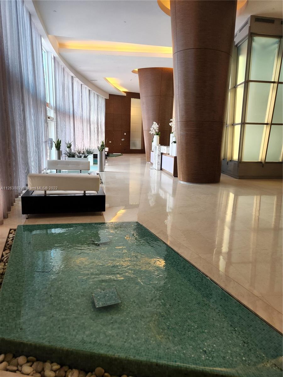 TRUMP ROYALE CONDO - Residential Lease