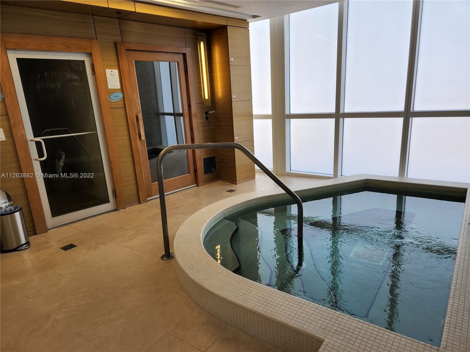 TRUMP ROYALE CONDO - Residential Lease