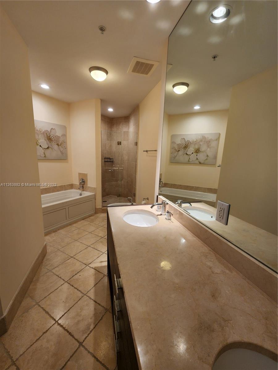 TRUMP ROYALE CONDO - Residential Lease
