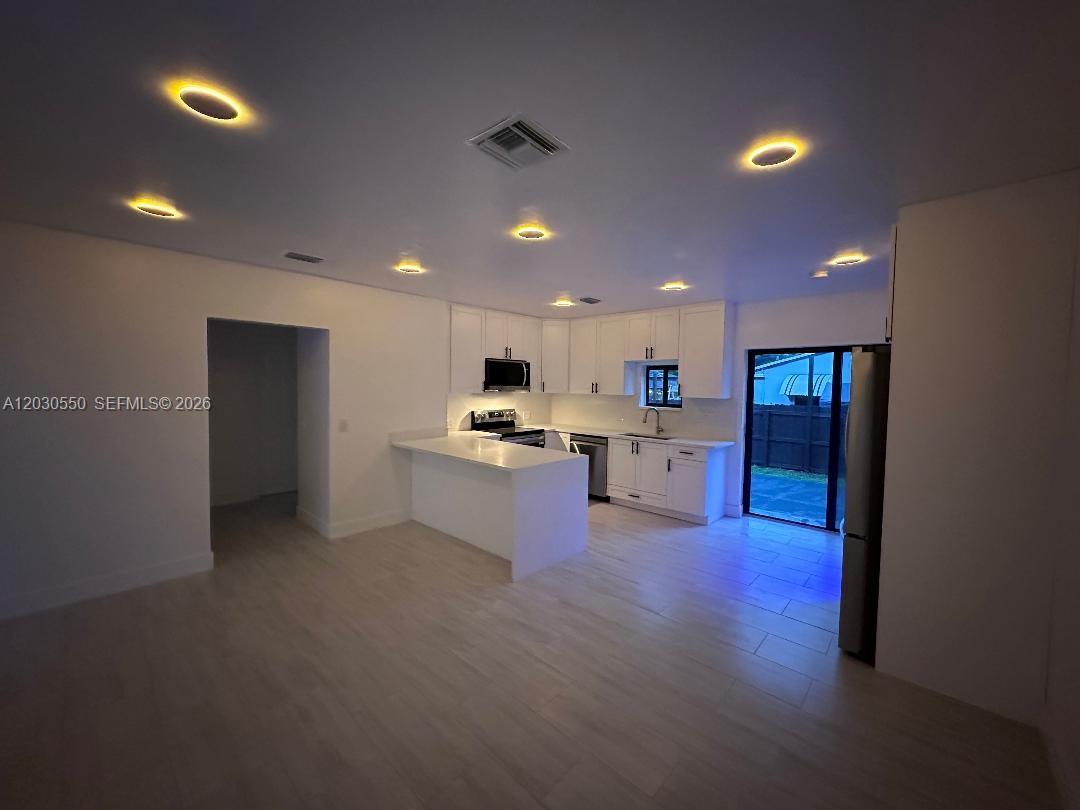 SOUTH HOLLYWOOD AMD PLAT - Residential Lease