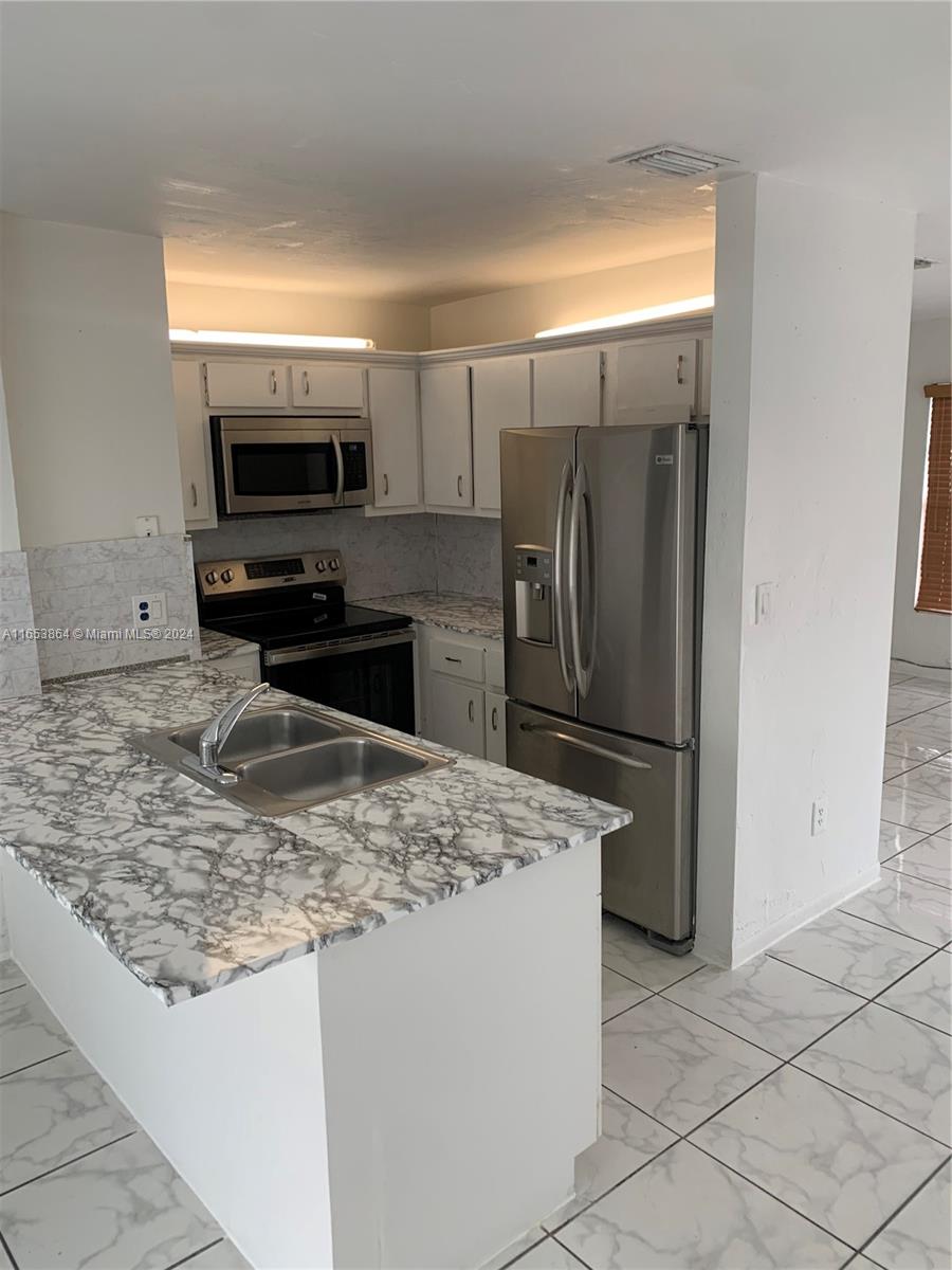 HOLLYWOOD RIDGE FARMS 2-1 - Residential Lease