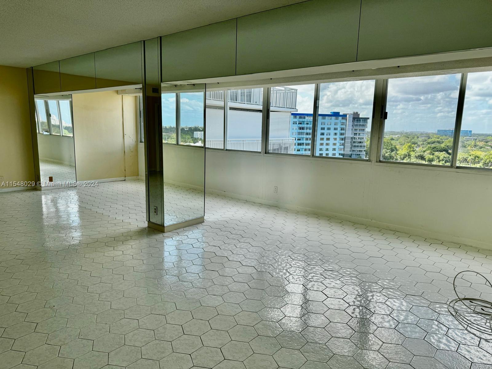 HILLCREST EAST NO 25 COND - Residential
