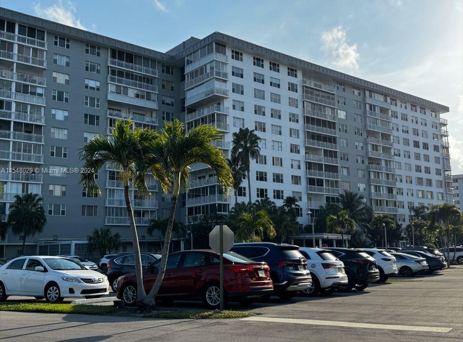 HILLCREST EAST NO 25 COND - Residential