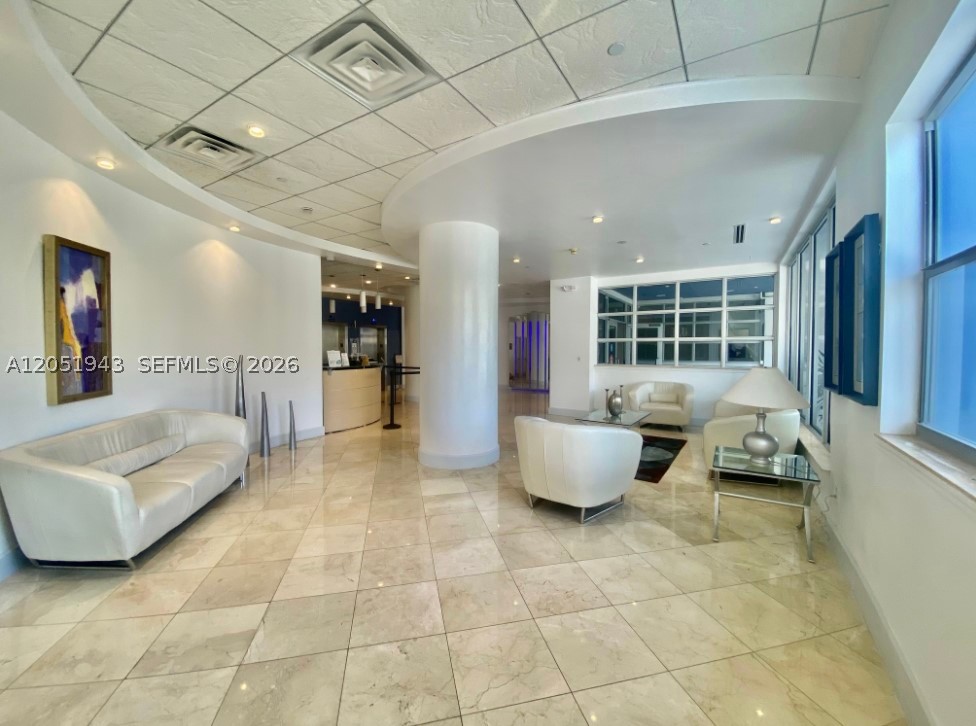 401 BLU OF NORTH BEACH CO - Residential Lease