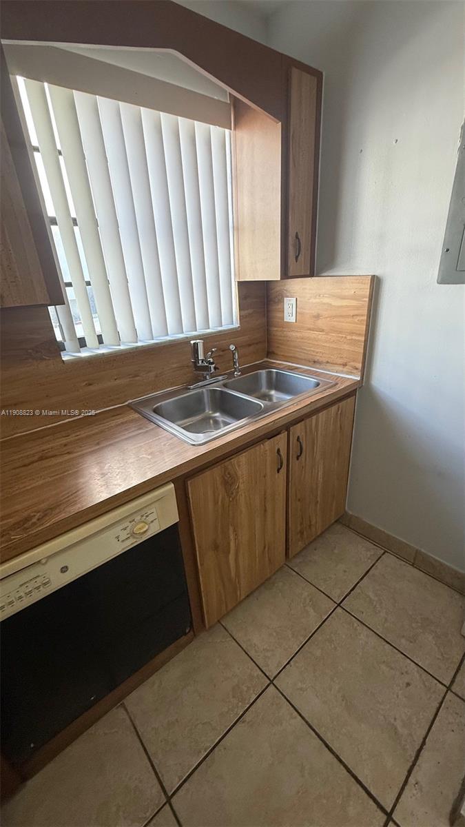 6424 COLLINS BLDG CONDO - Residential