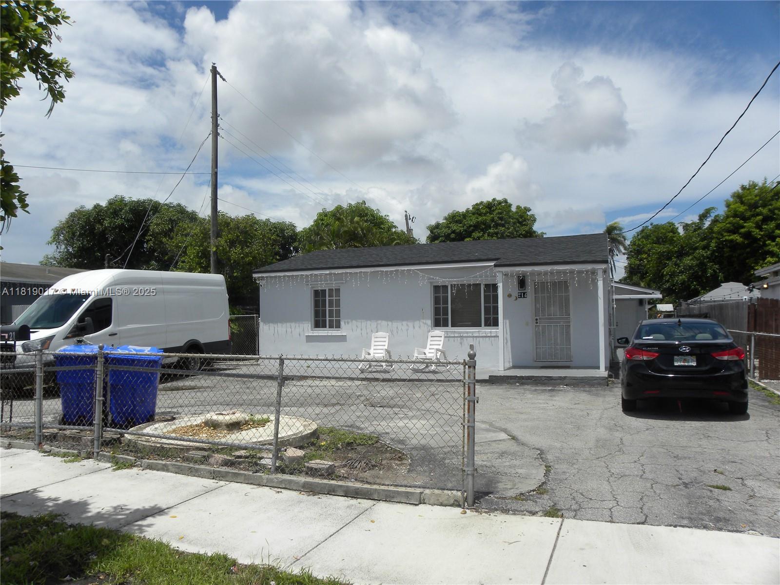 For Rent small EFFICIENCY FOR ONLY ONE PERSON, (+- 150 Square feet) No cars, no pets. Wall AC unit. Updated kitchen, Tile floor, small yard area. Rent includes light and water. INDEPENDENT ENTRANCE. NOT SMOKING INSIDE. Owner will check  BACKGROUND AND CREDIT.
