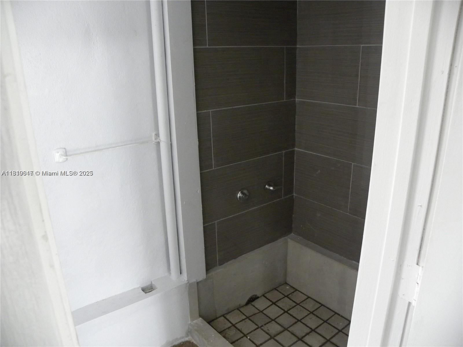 FLAGLER GROVE ESTATES EXT - Residential Lease