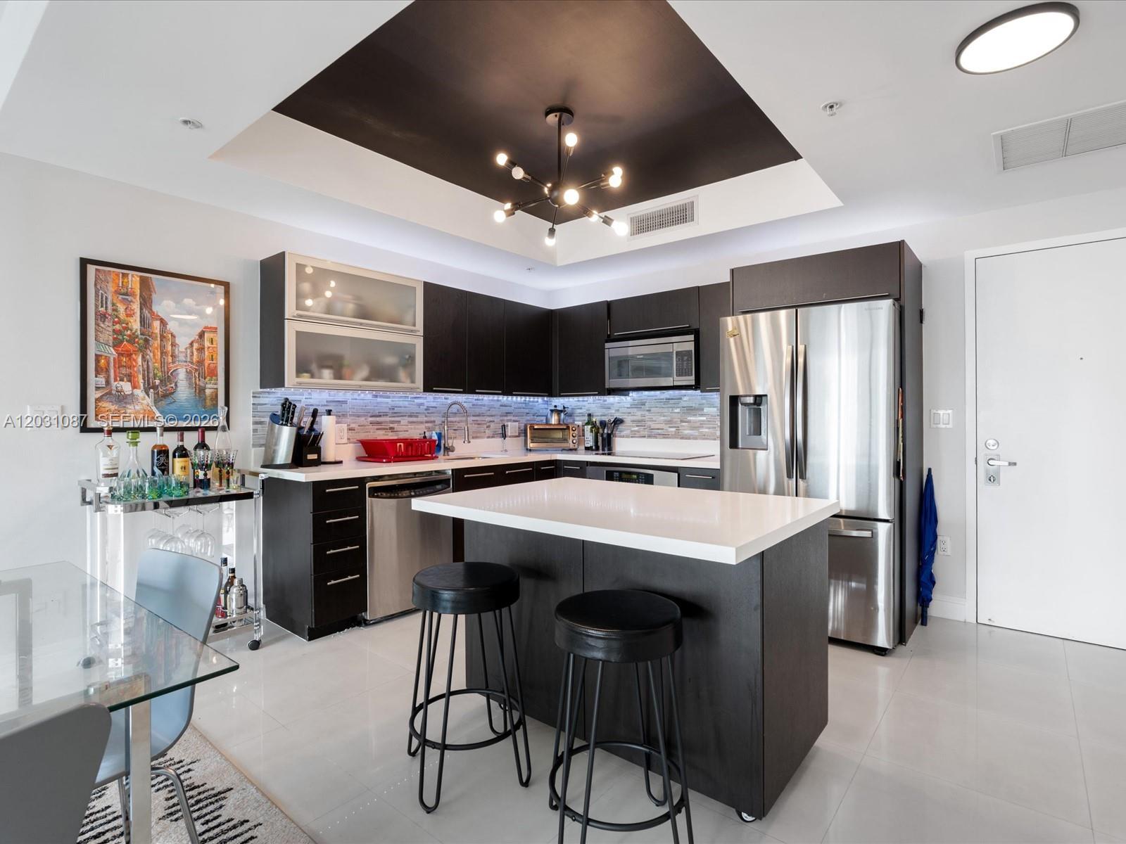 IVY CONDO - Residential