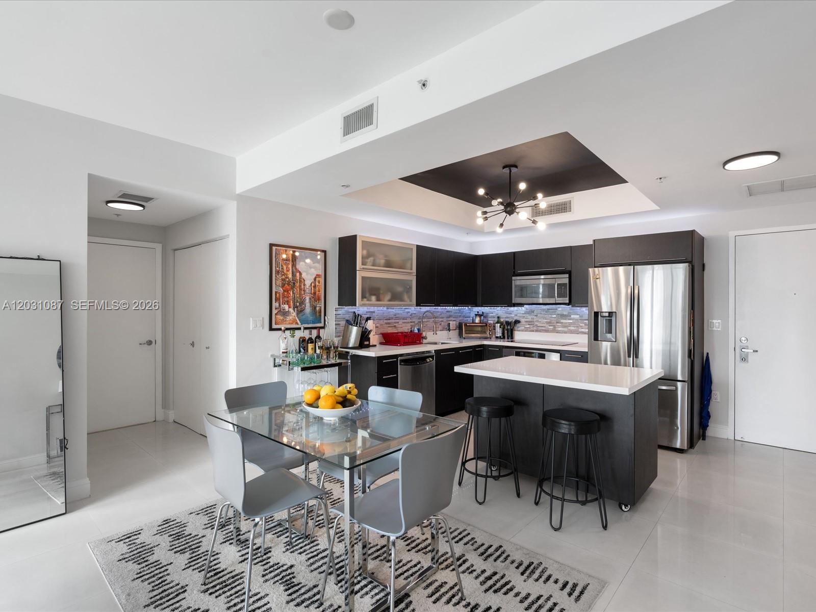 IVY CONDO - Residential