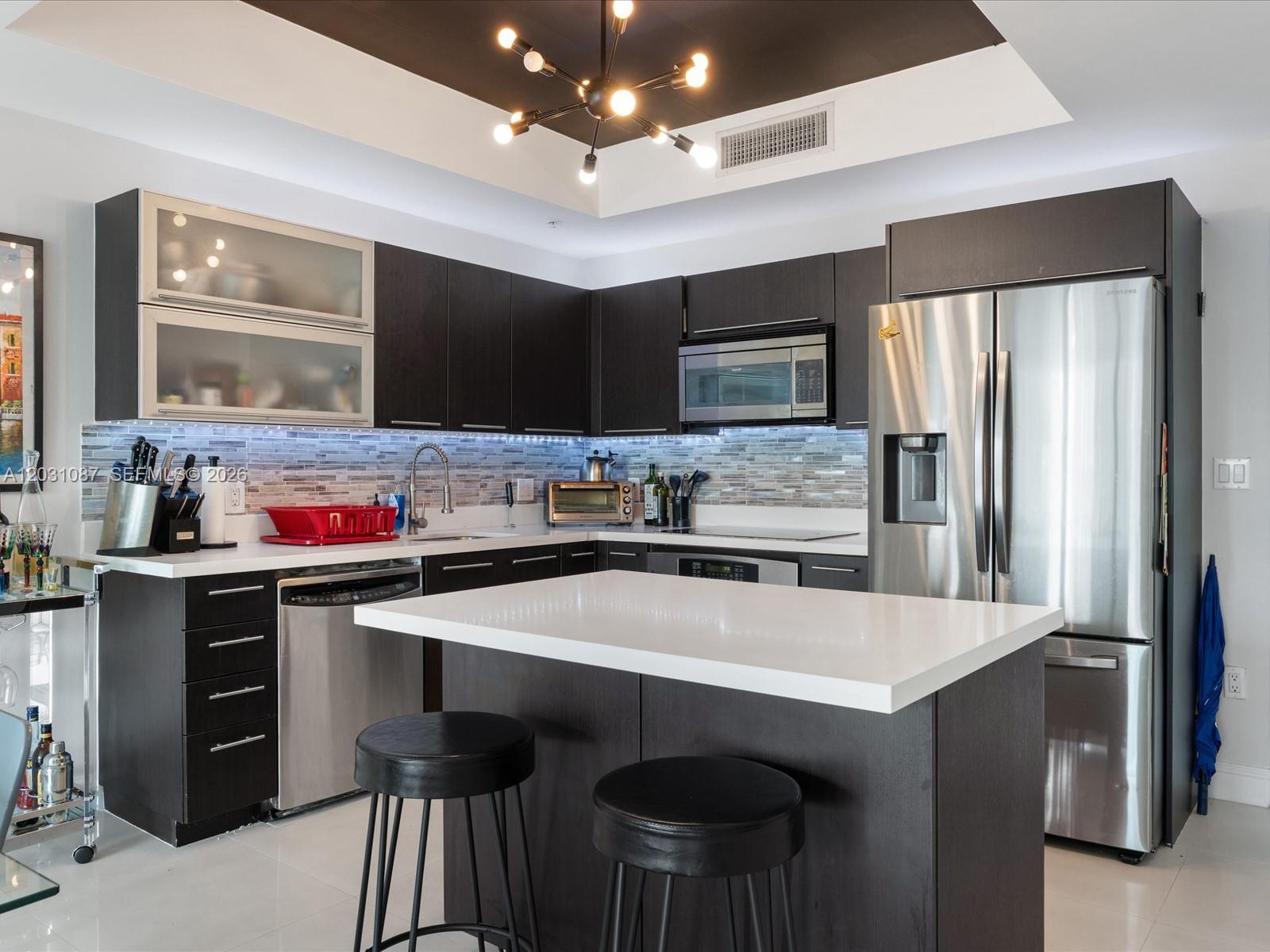IVY CONDO - Residential