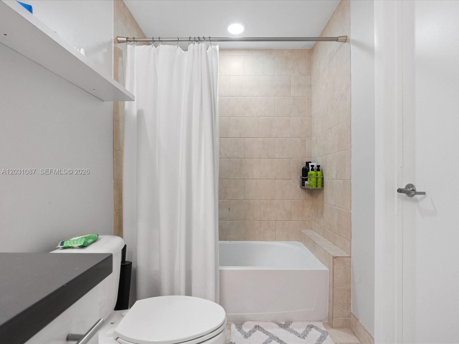 IVY CONDO - Residential
